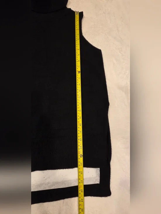 Carmen Marc Valvo Sleeveless Turtleneck Sweater - Black Size S. - Picture 12 of 15